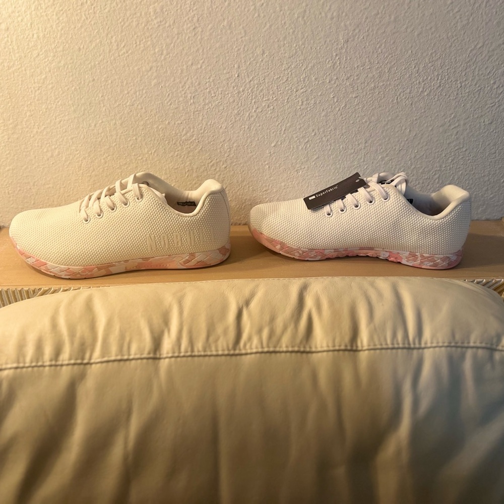 NO BULL womens trainers ! Comes with pink camo laces